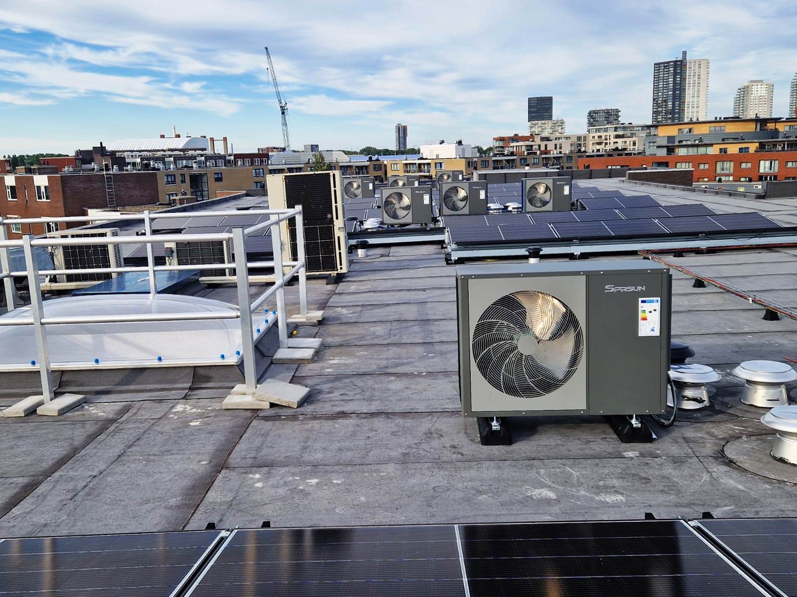 N&aelig;ste generations energiprodukter-SPRSUN varmepumpe brugt med solpaneler